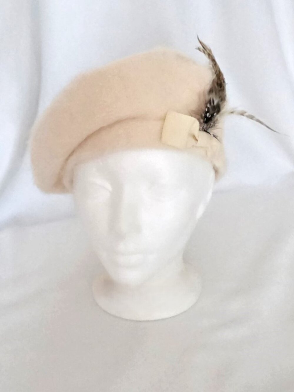 Vintage cream wool beret hat with feather